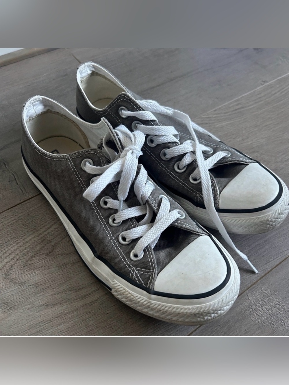 Converse Grey lowtop size 7.5 women